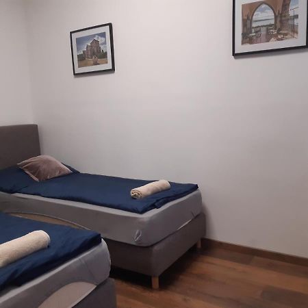 Varalja Apartman Тата Екстер'єр фото