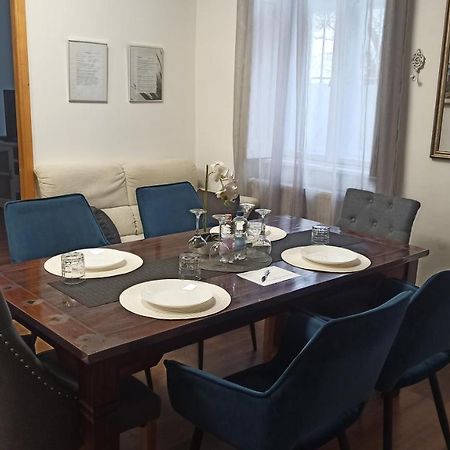 Varalja Apartman Тата Екстер'єр фото