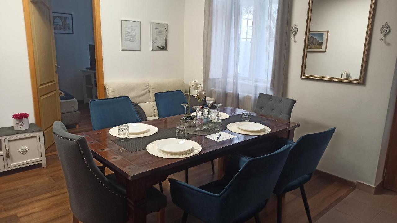 Varalja Apartman Тата Екстер'єр фото