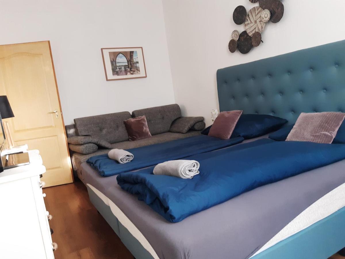 Varalja Apartman Тата Екстер'єр фото
