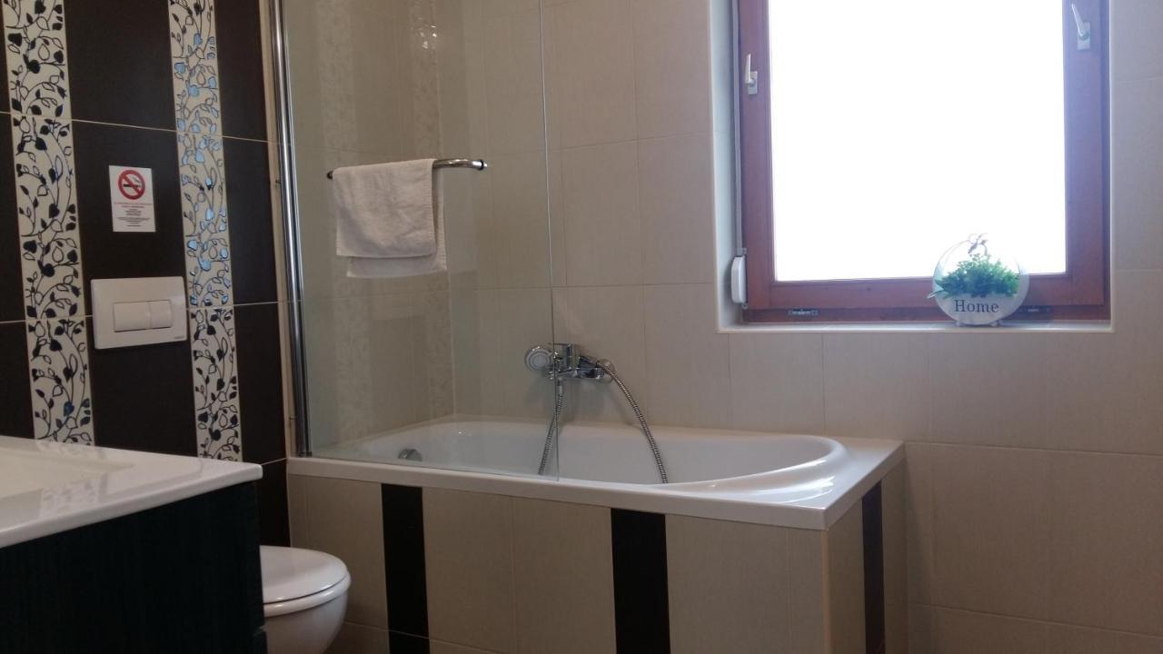 Varalja Apartman Тата Екстер'єр фото