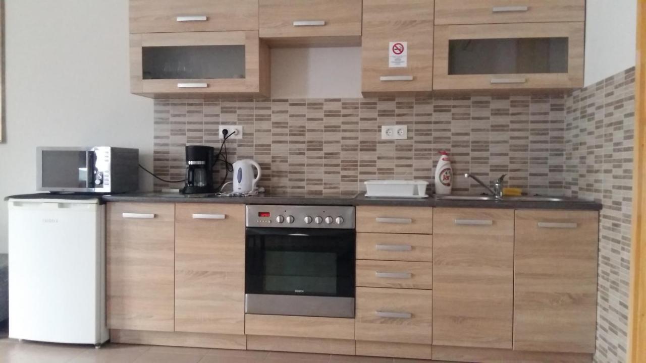 Varalja Apartman Тата Екстер'єр фото